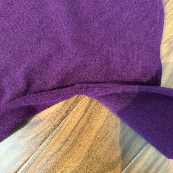 Halogen cashmere v-neck sweater size small - Picture 6 of 9